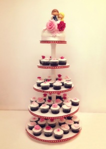 torre tarta y cupcakes